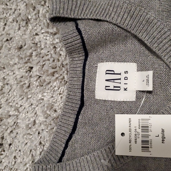 Gap boys cotton gray vneck sweater long sleeves Large kid 10-12